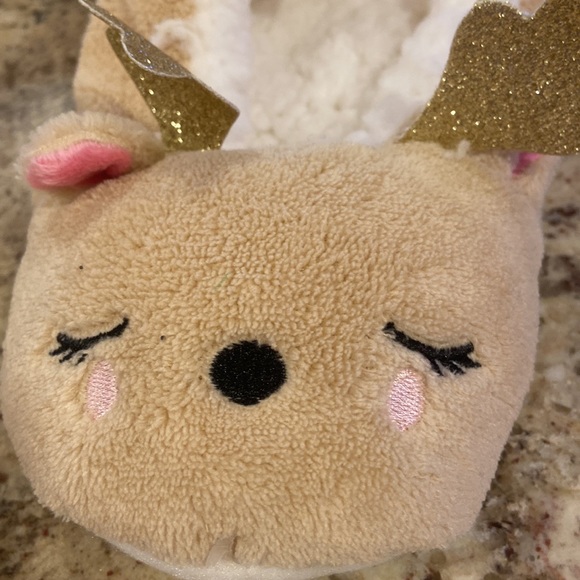 NWT FOREVER 21 fuzzy slippers - Picture 5 of 7